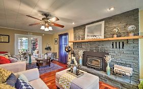Stylish Suburban Getaway, 10 Miles To Royal Mtn!